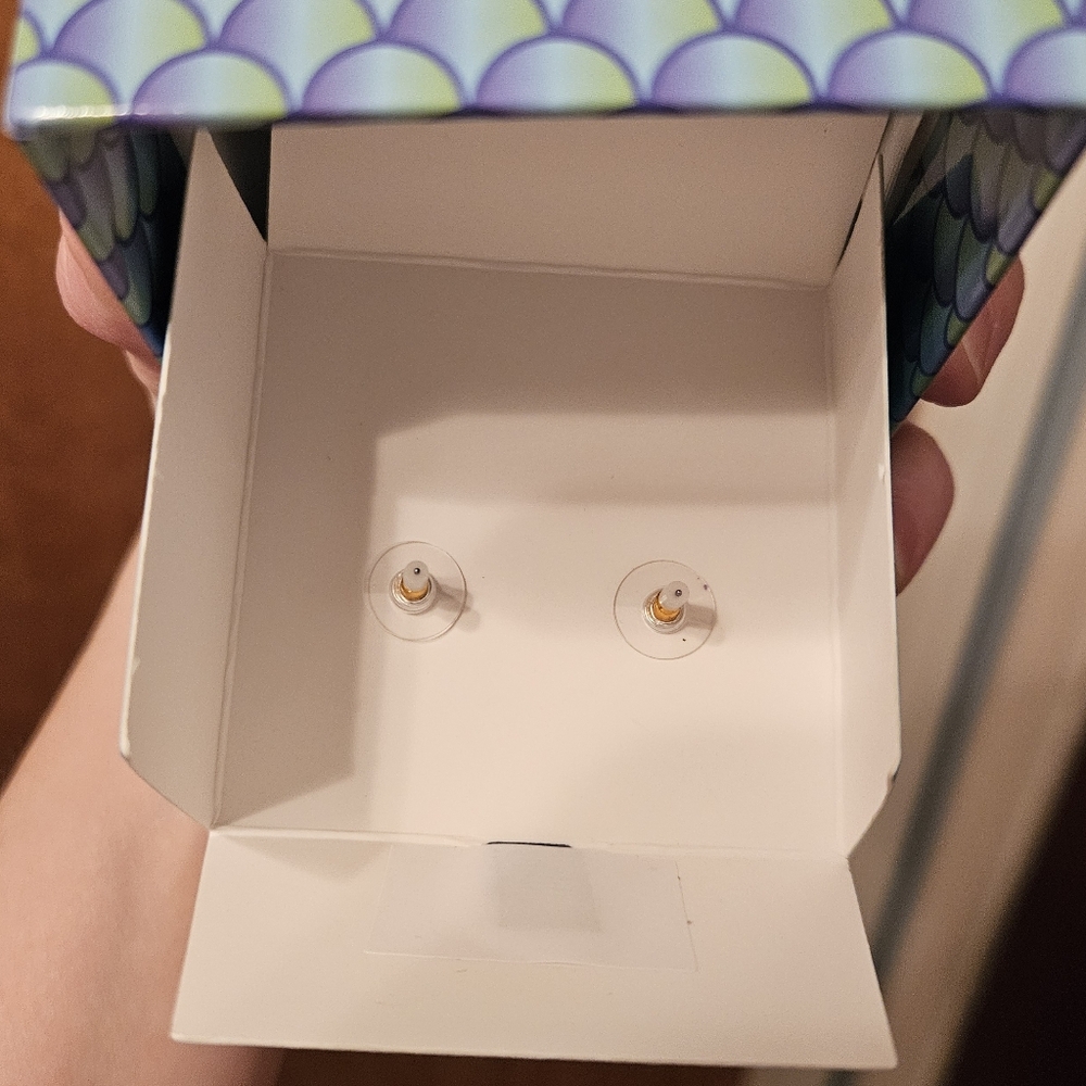 Betsey Johnson Starfish Stud Earrings - Picture 11 of 12